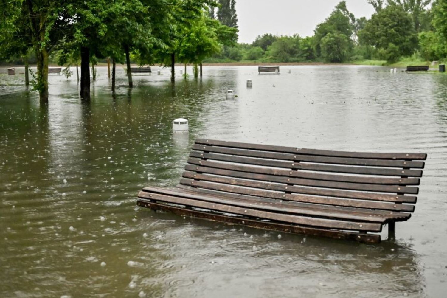 Milano, esonda il Lambro nel quartiere di Ponte Lambro