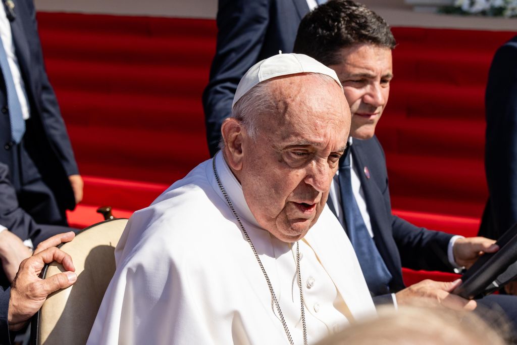 Il Papa a Verona, l'abbraccio tra un palestinese e un israeliano