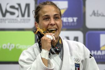 Odette Giuffrida festeggia l'oro ai Mondiali di Judo di Abu Dhabi