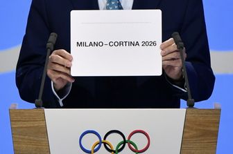 Il momento dell'assegnazione delle Olimpiadi invernali 2026 a Milano-Cortina