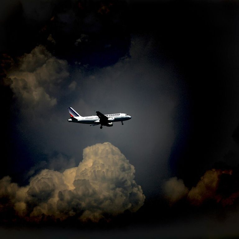 Un aereo durante una turbolenza