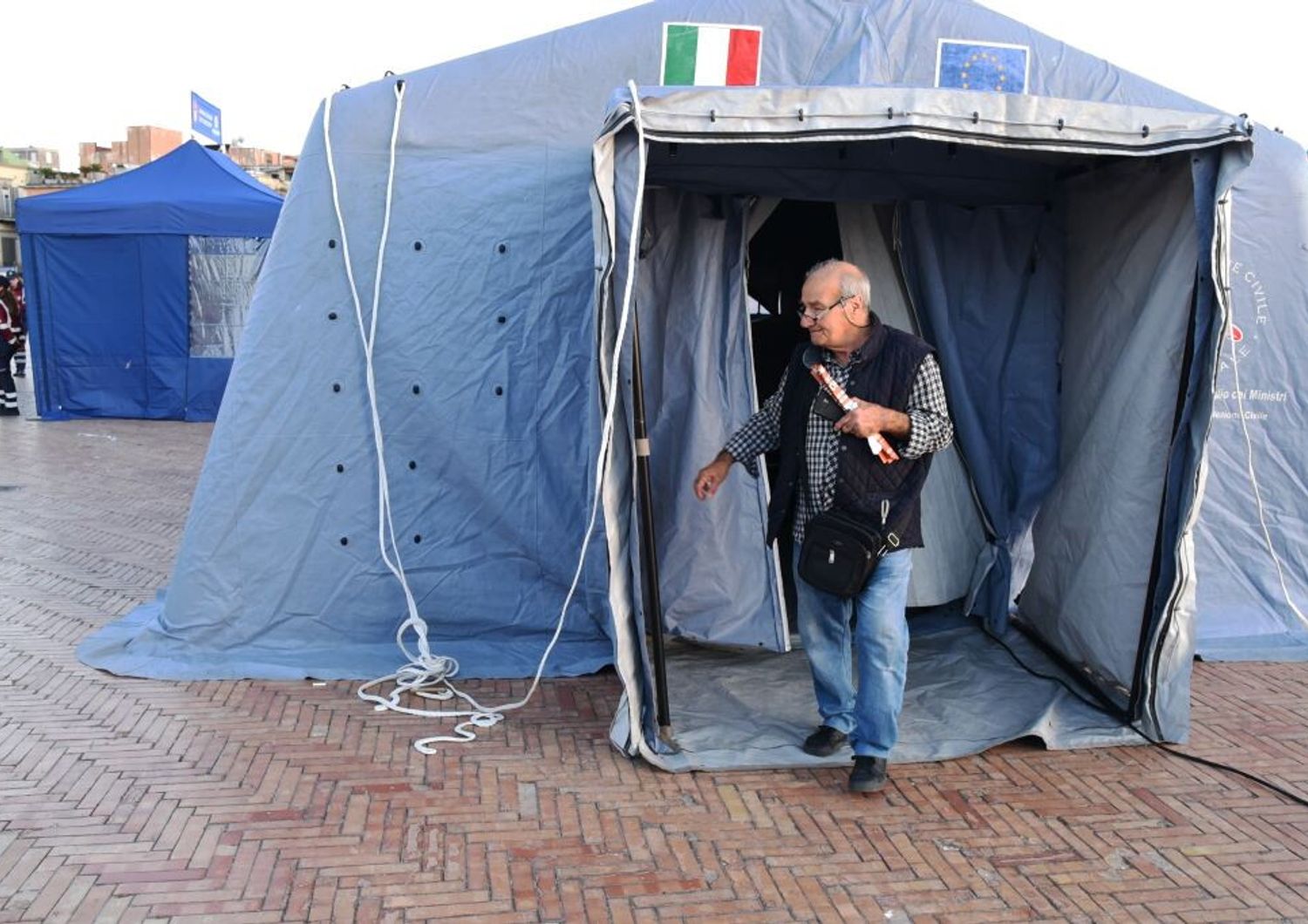 Tendopoli sono state allestite in alcune zone di Campi FLegrei,