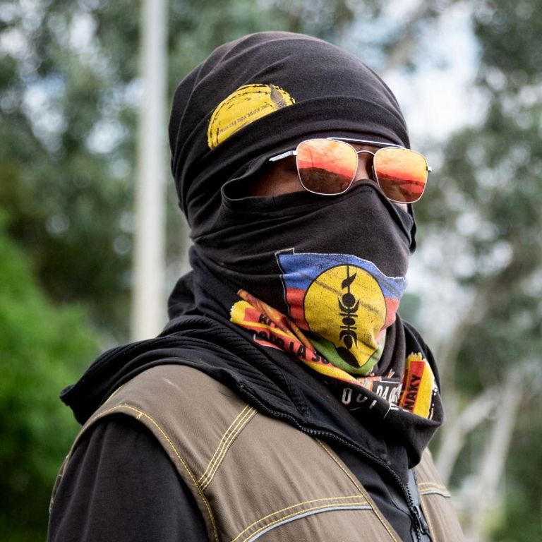 Un manifestante in Nuova Caledonia