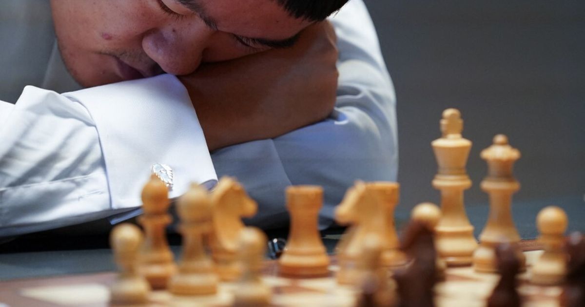 Il campione del mondo di scacchi prova a uscire dalla crisi più nera
