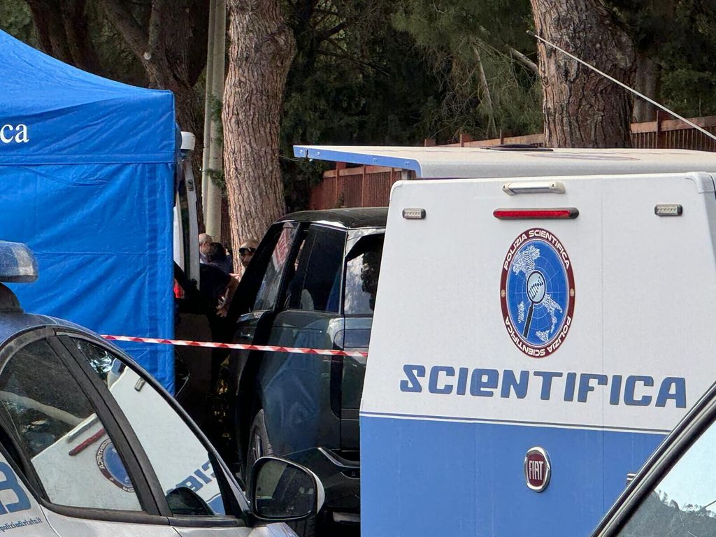 La scientifica al lavoro sull'auto di Angelo Onorato