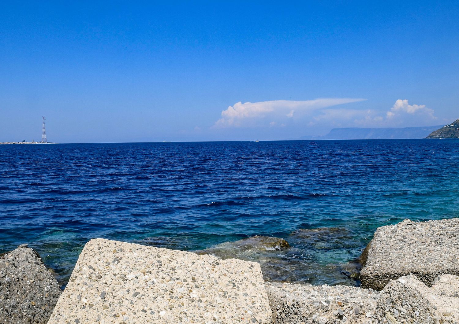 Fortunato Serranò/ AGF - La veduta dello Stretto di Messina da Villa San Giovanni