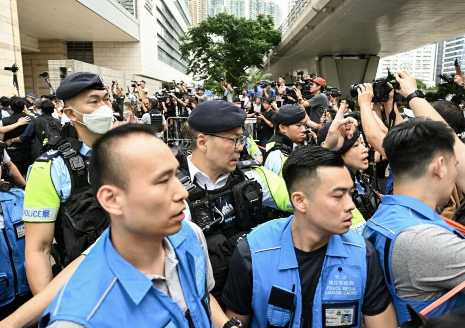 controlli fuori dal tribunale di Hong Kong