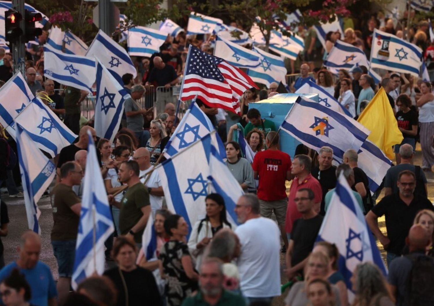 Israeliani in piazza contro Netanyahu