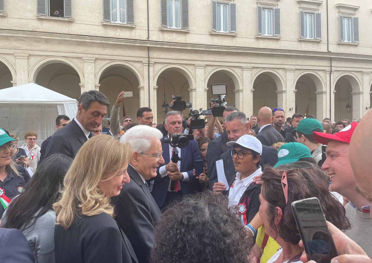 2 giugno mattarella apre giardini quirinale a fragili