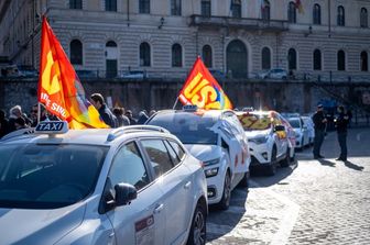 taxi ministero trasporti sciopero sospeso attesa nuovo incontro