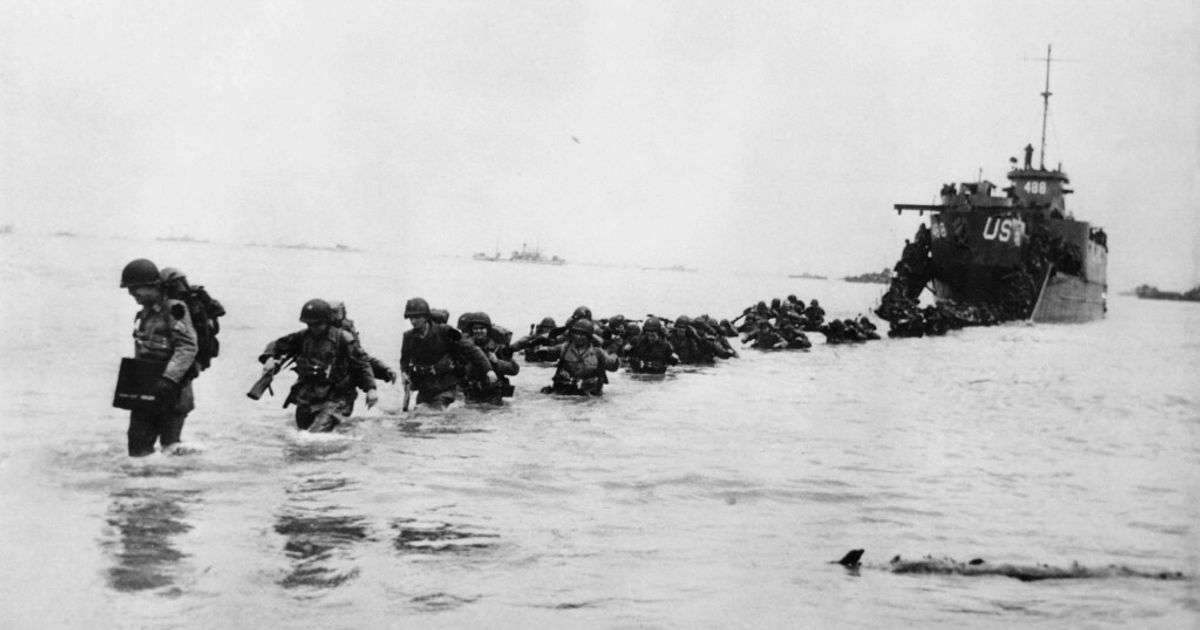 連合国の意志と天候の変動の間の「D-Day」