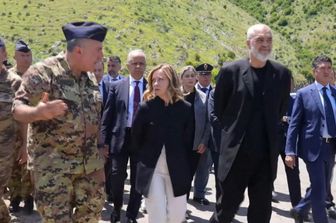 Giorgia Meloni e Edi Rama in visita agli hotspot in Albania