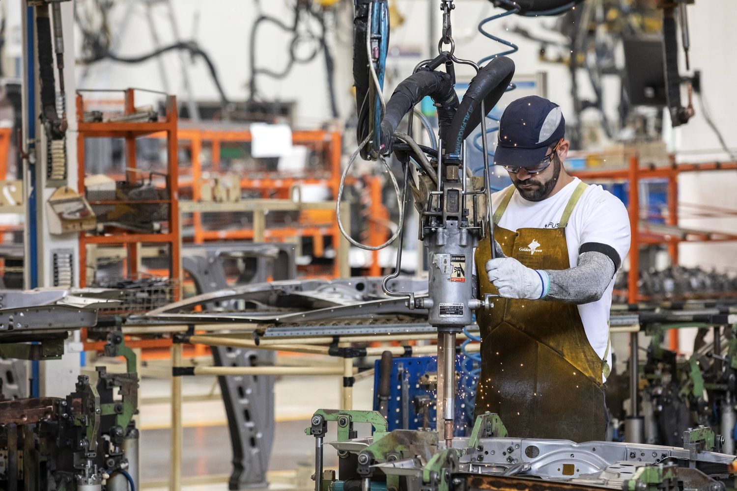 Catena di montaggio in uno stabilimento laziale