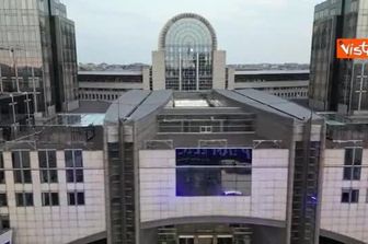 "European election", la scritta sul Parlamento Ue in occasione delle elezioni