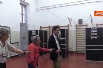 Europee, Emma Bonino vota al Liceo Scientifico Statale Vittoria Colonna