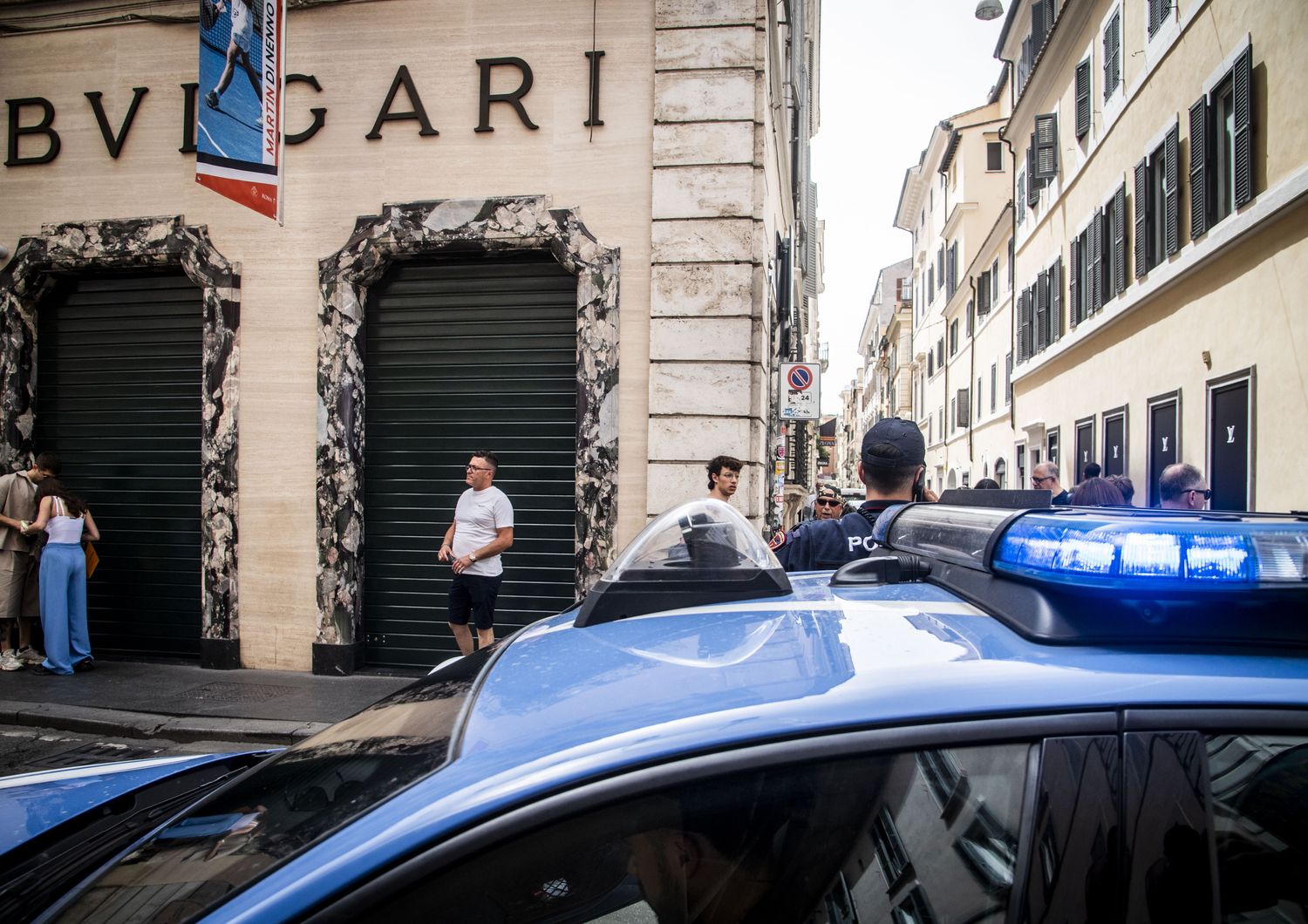 Polizia sul posto dopo il furto da Bulgari