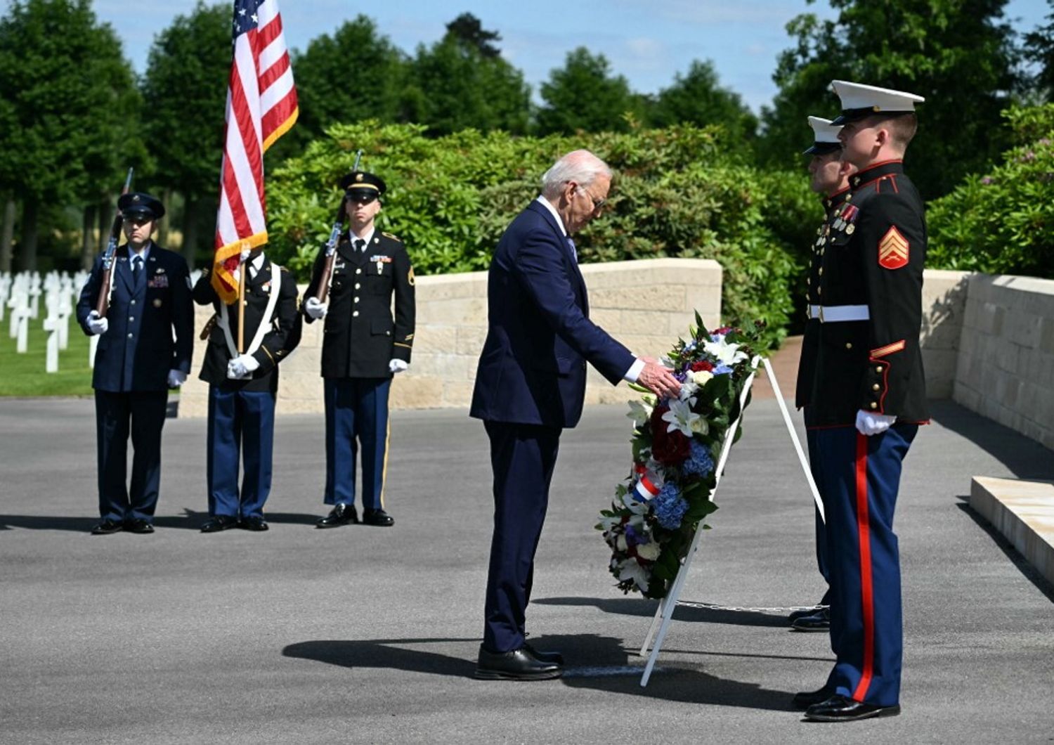 Joe Biden al cimitero dei soldato americani morti nella Grande Guerra in Francia