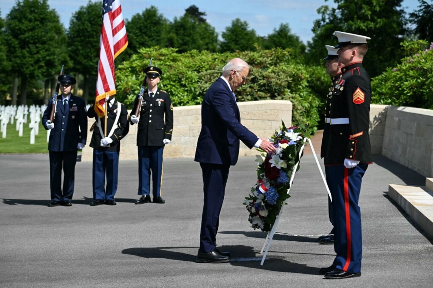Joe Biden al cimitero dei soldato americani morti nella Grande Guerra in Francia