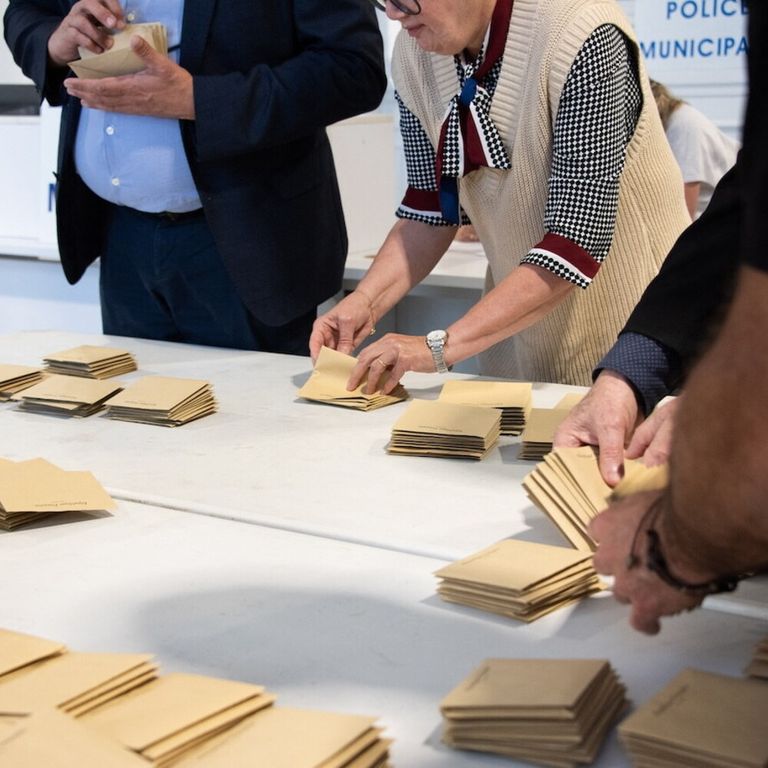 Spoglio delle schede in Francia