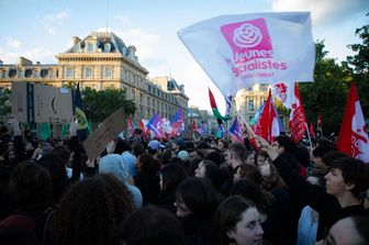 La manifestazione nel centro di Parigi contro la destra