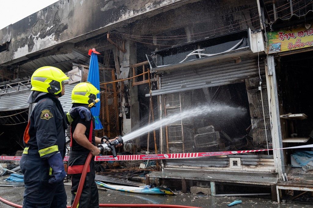 L'incendio nel mercato di Chatuchak