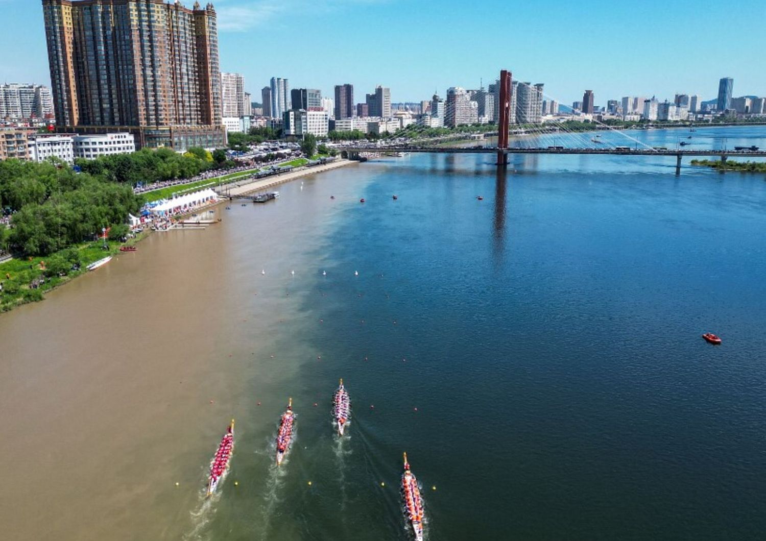 Jilin, capitale della provincia di Jilin, nel nord-est della Cina, dove ieri si è svolto il Dragon Boat Festival