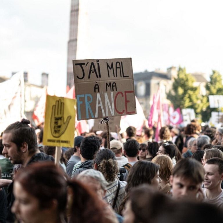 Proteste in francia dopo le elezioni europee