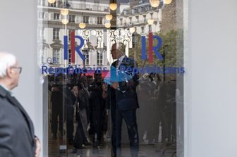 francia leader repubblicani ciotti partito chiudere sede