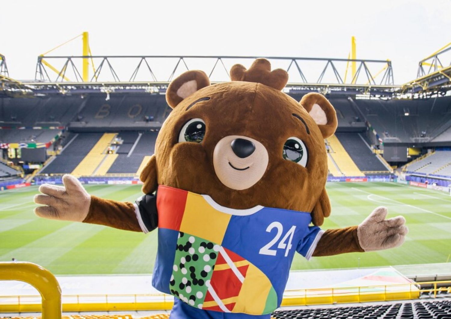 L'orsetto Albart, mascotte di Euro 2024