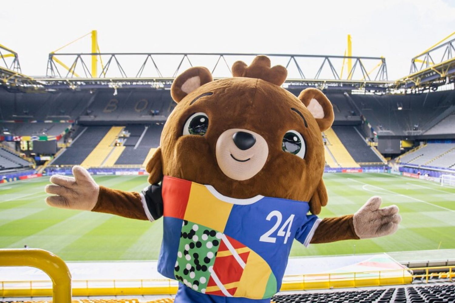 L'orsetto Albart, mascotte di Euro 2024