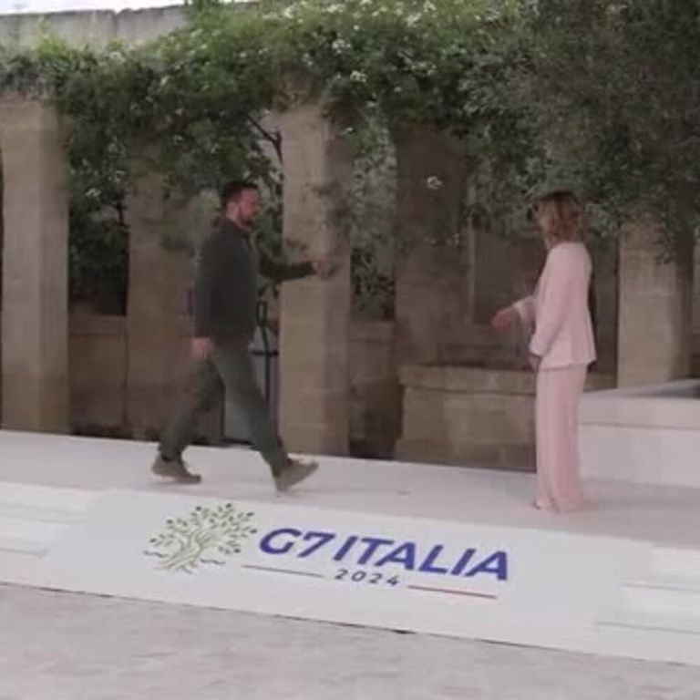 L'incontro tra Meloni e Zelensky al G7