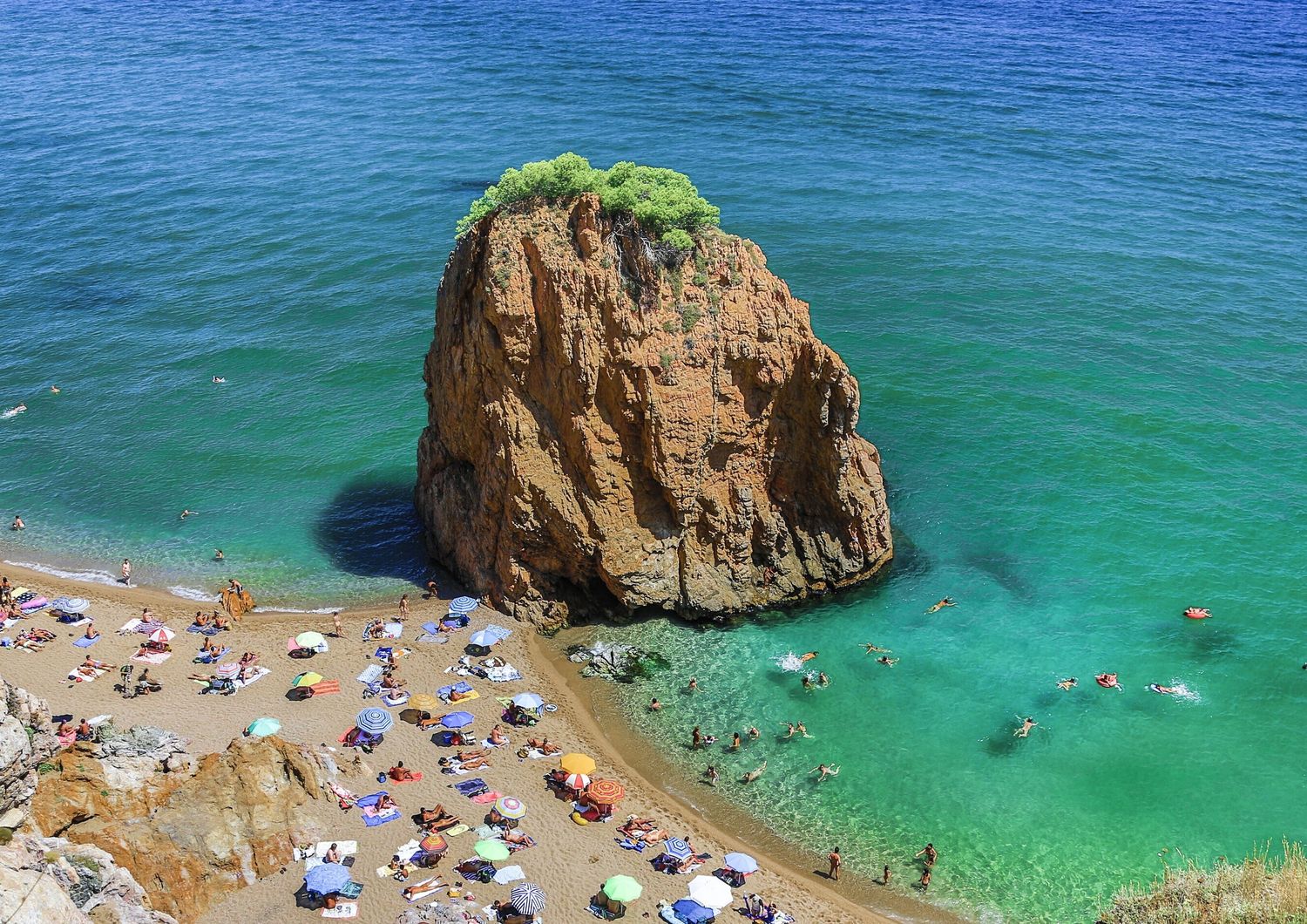 La spiaggia di nudisti di Illa Roja, Costa Brava, Catalogna