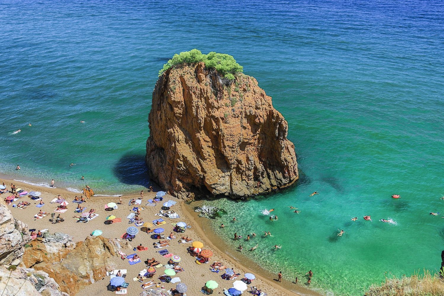 La spiaggia di nudisti di Illa Roja, Costa Brava, Catalogna