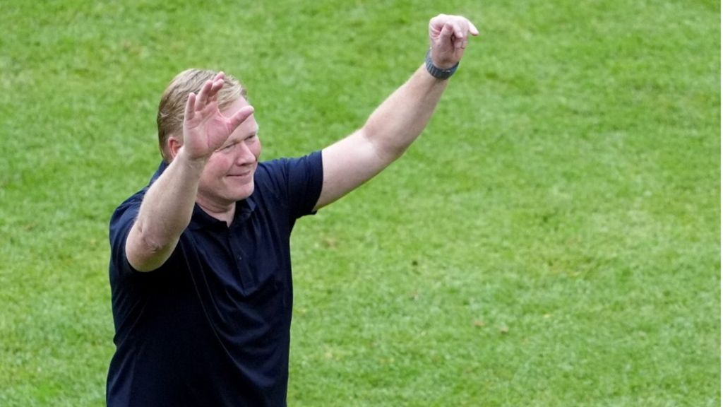 Il tecnico dell'Olanda Ronald Koeman festeggia dopo la vittoria.