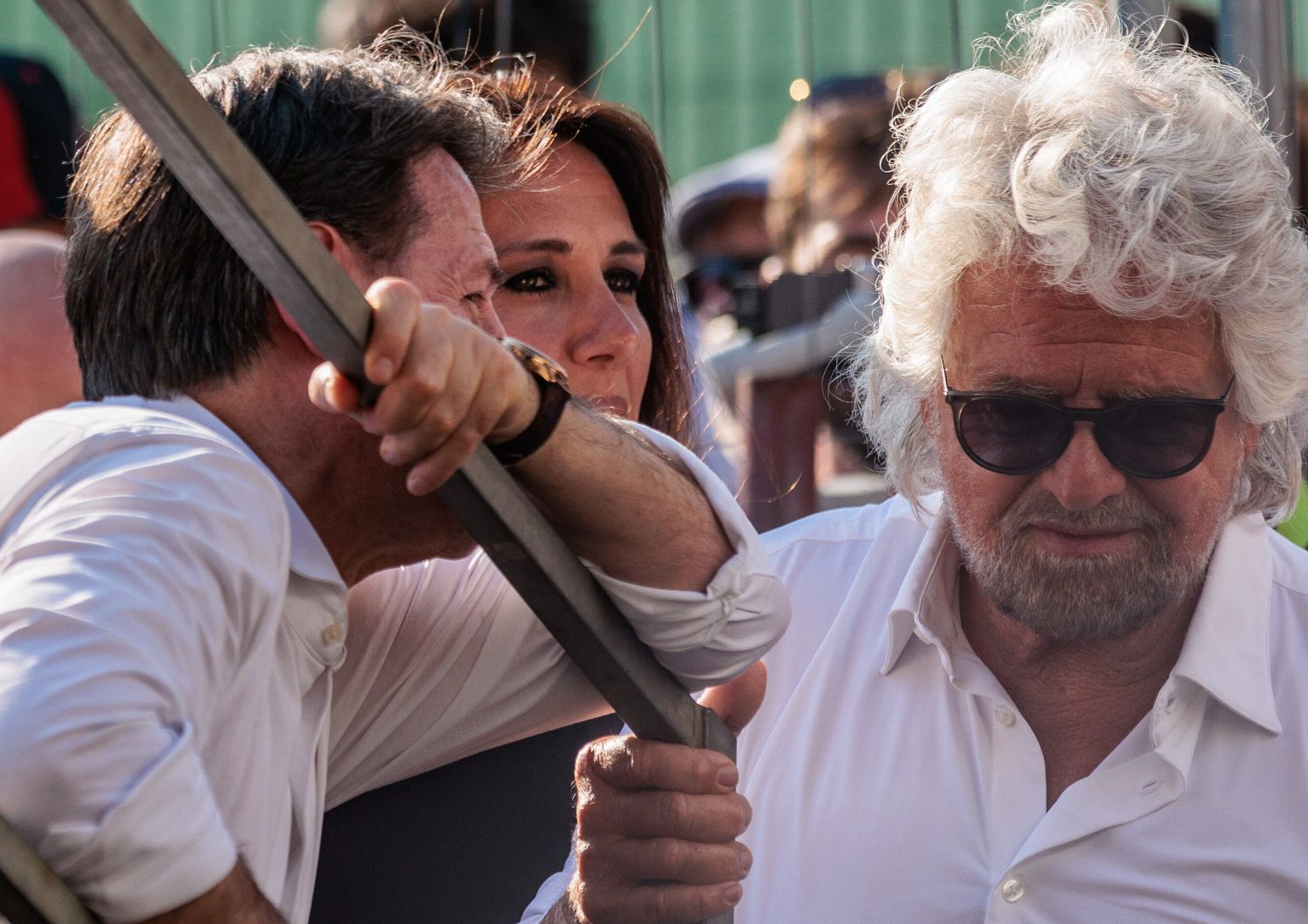 Conte e Grillo a una manifestazione contro la precarietà