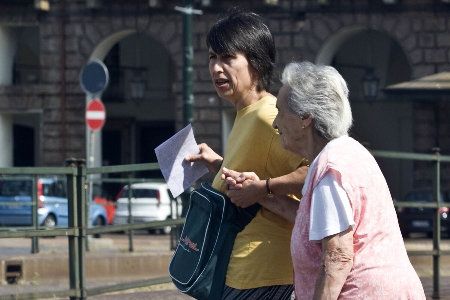 &nbsp;Una badante con la sua assistita