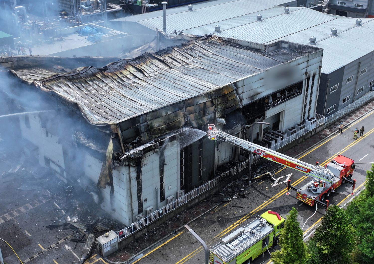 incendio fabbrica batterie corea morti