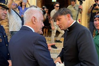 Anche don Antonio Coluccia ai funerali di Thomaas