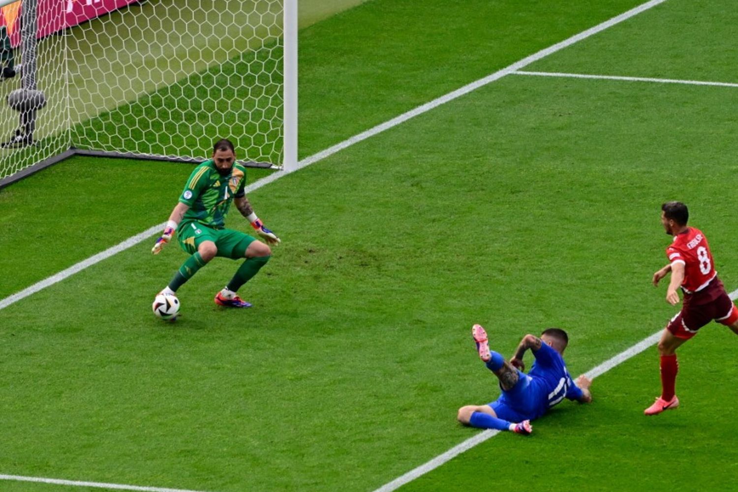 Il gol di Freuler al 37'. Svizzera-Italia 1-0