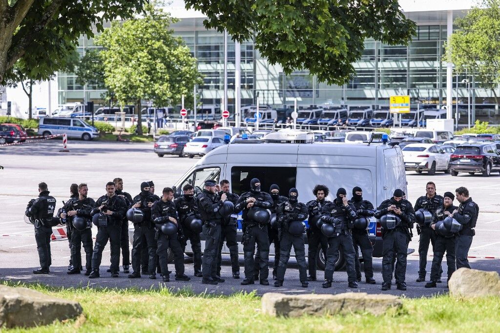 Scontri nei pressi del congresso di AfD in Germania. Due poliziotti feriti