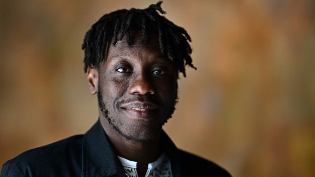 L'artiste sénégalais Alioune Diagne dans le pavillon du Sènegal à la Biennale, Venise 2024