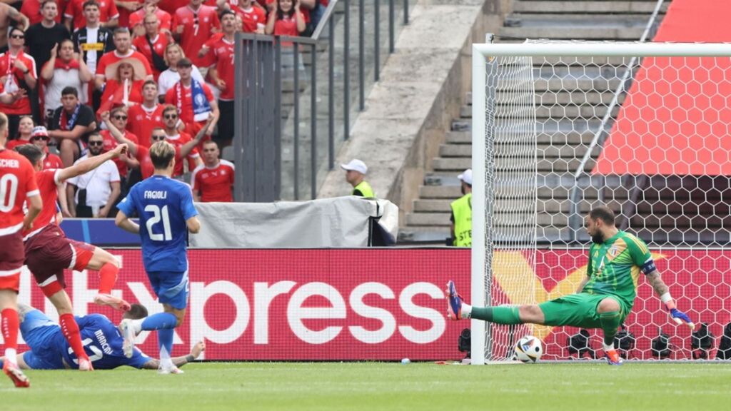 Freuler firma il gol dell'1-0 tra Svizzera e Italia