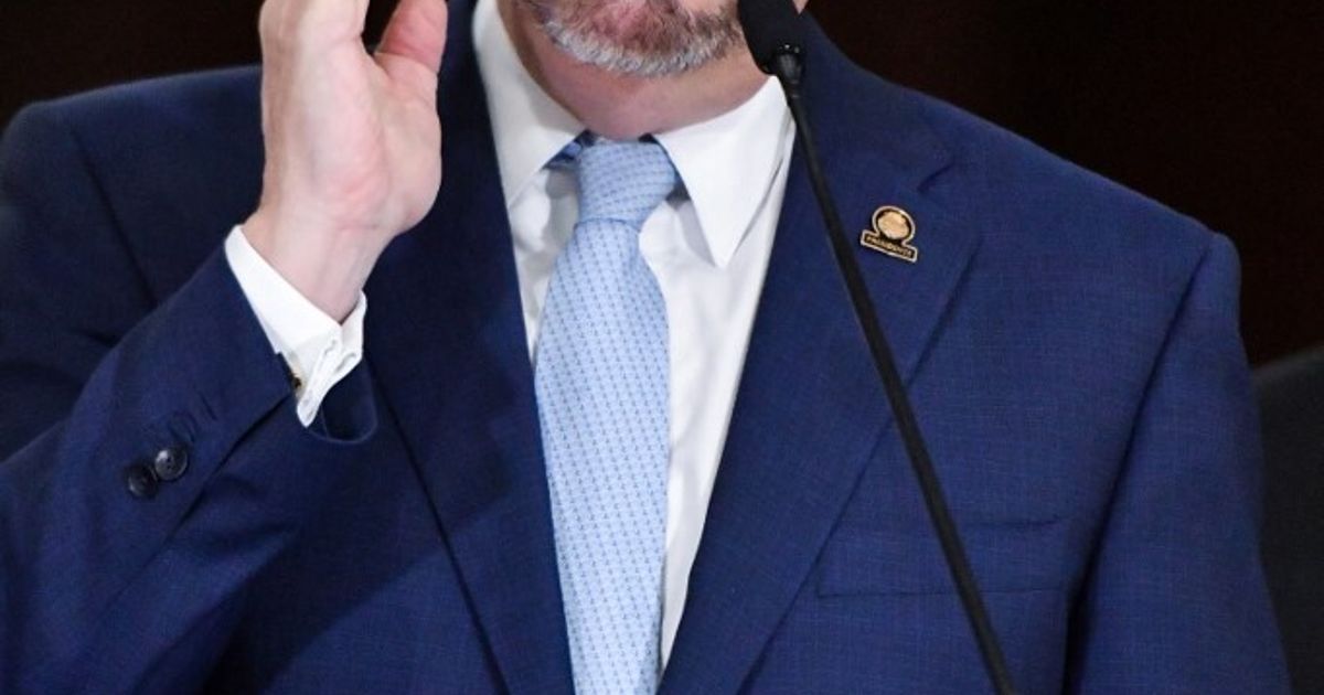 チャベス氏、プライドを支持した大臣を解任