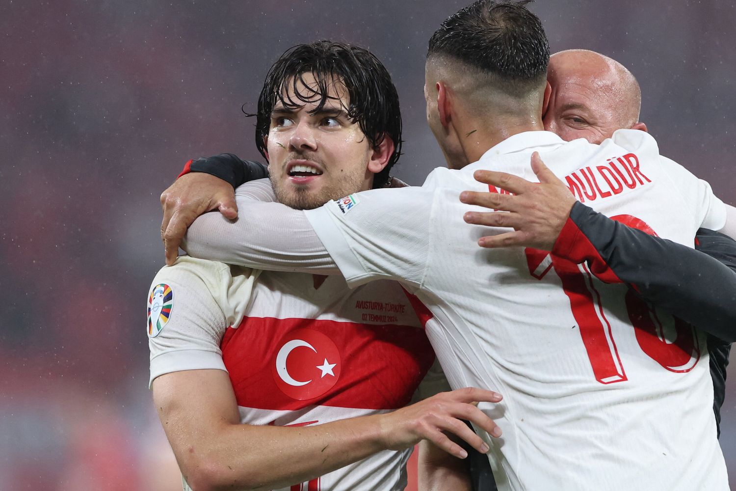 I giocatori della Turchia festeggiano il passaggio ai quarti