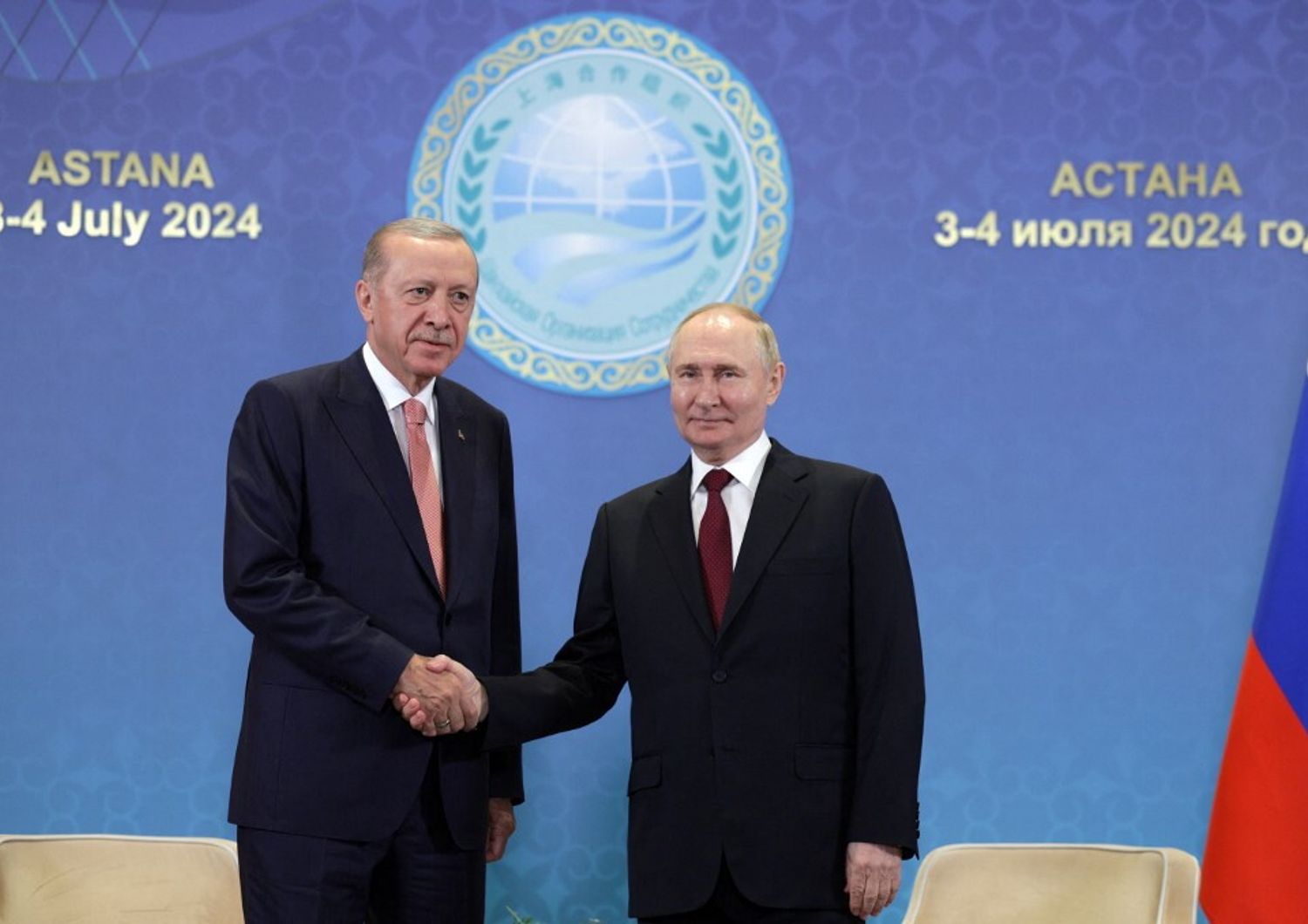 Stretta di mano tra Erdogan e Putin