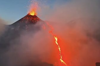 eruttano attivita Etna e Stromboli