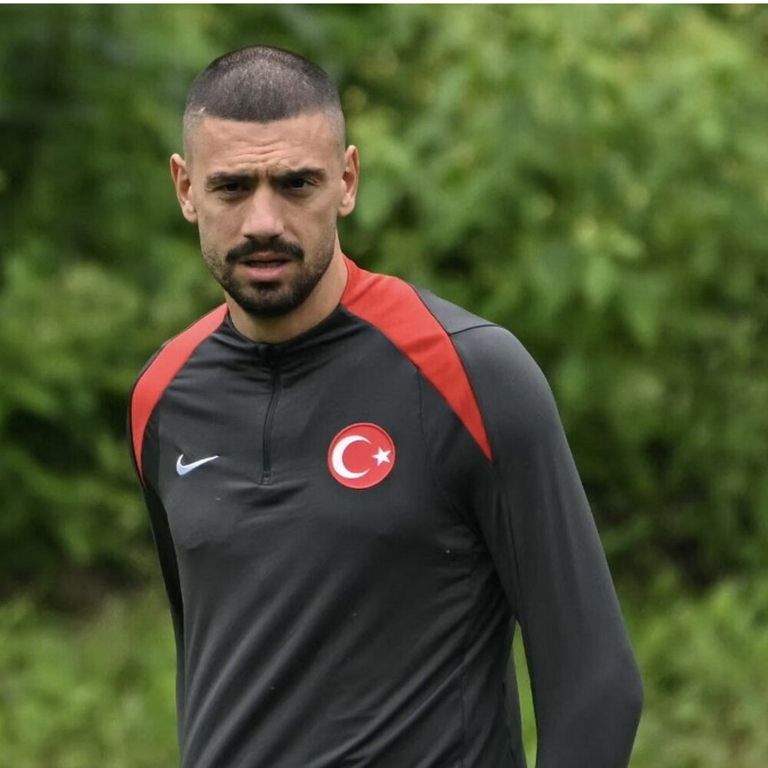 Il difensore della Turchia Merih Demiral in allenamento nel campo della squadra a Barsinghausen