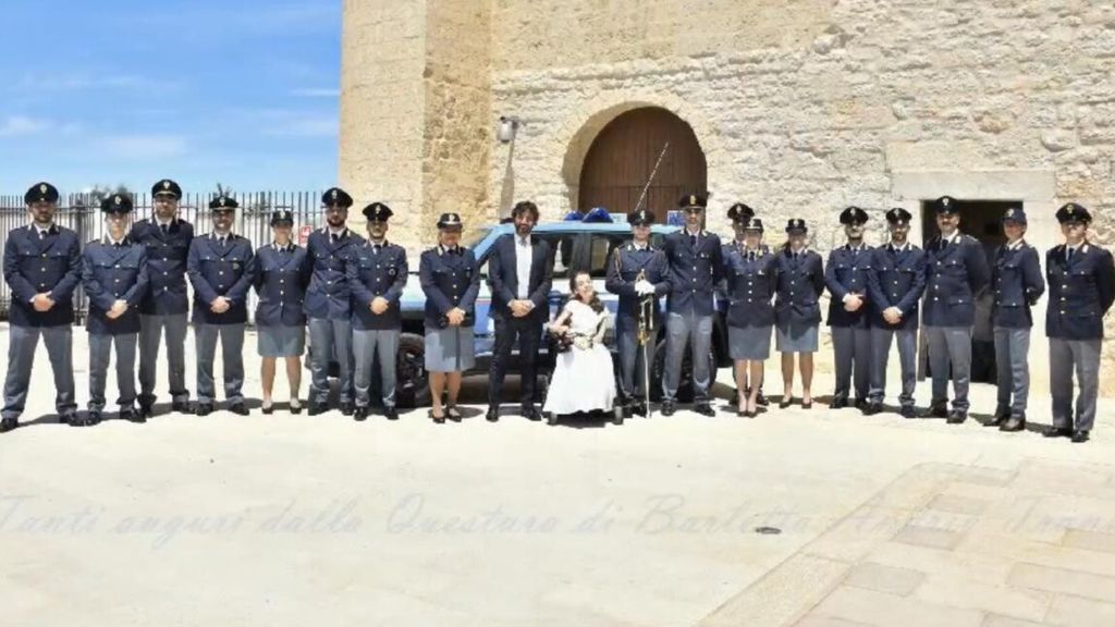 Poliziotto sposa la compagna malata di sma, è festa in questura [VIDEO]