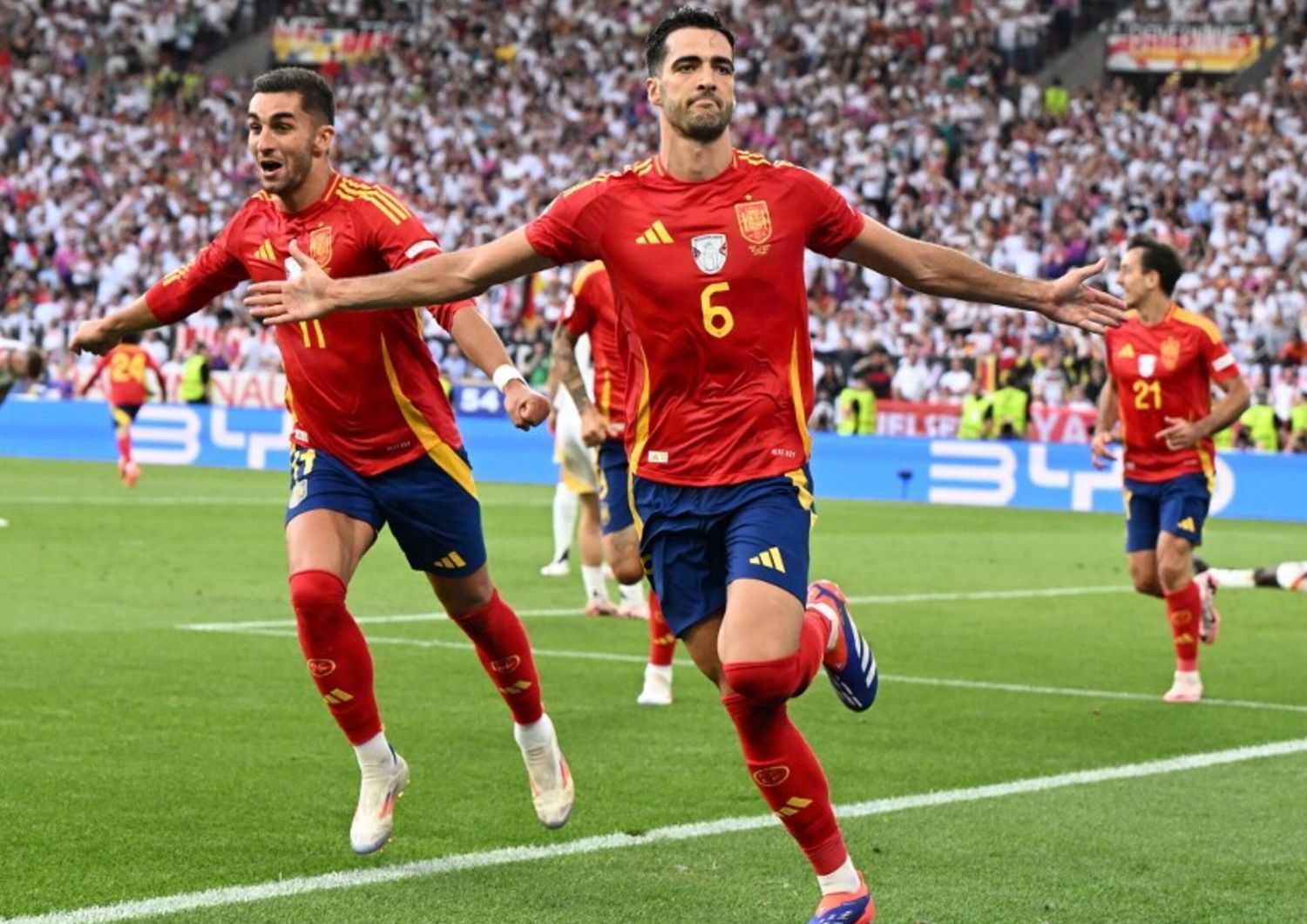 L'esultanza del 2-1 della Spagna sulla Germania di Mikel Merino