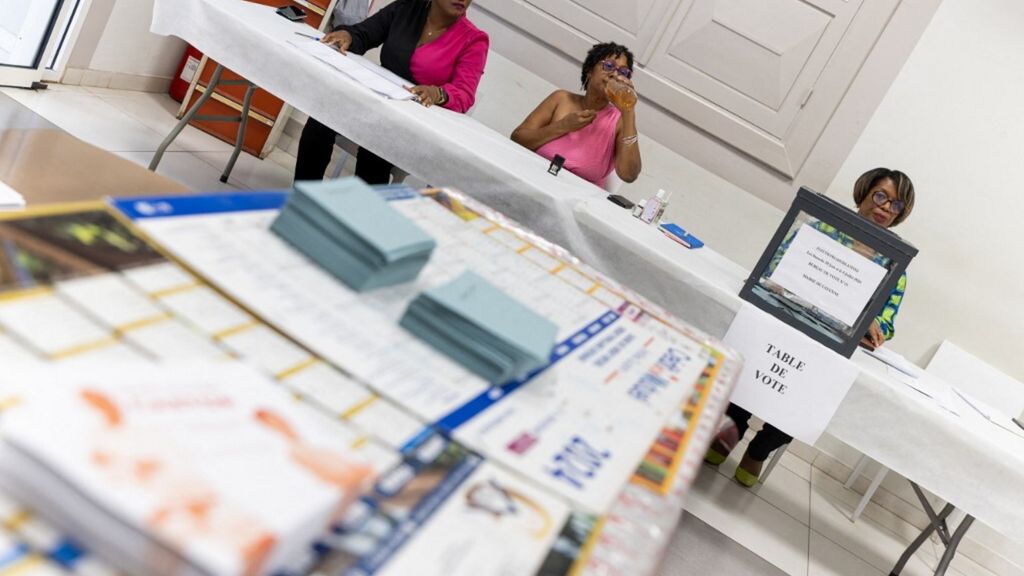 Seggio elettorale nel municipio di Cayenne